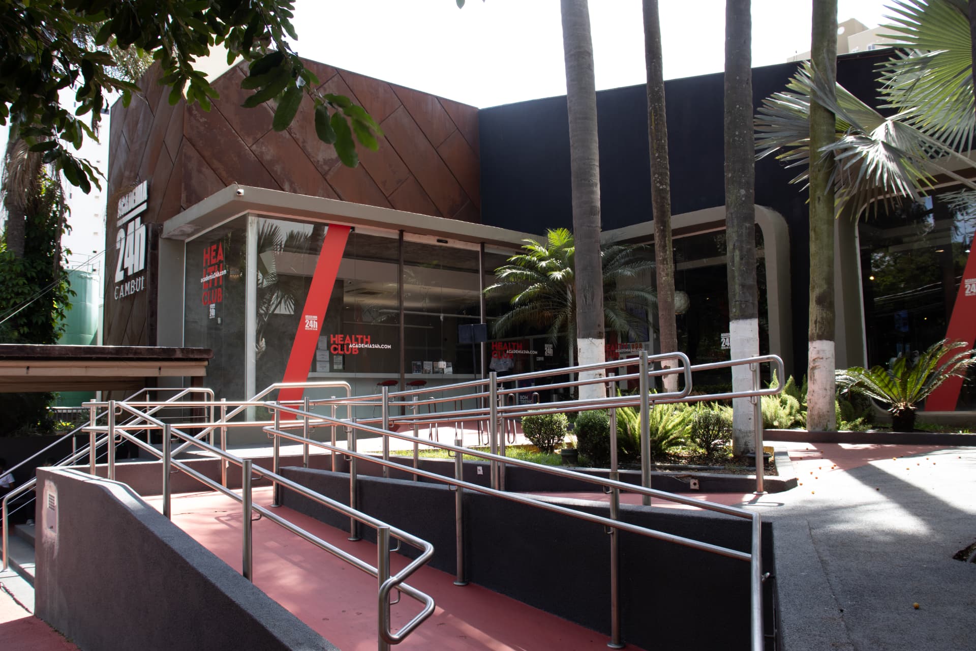 Fachada da 24 Health Club Unidade Cambuí